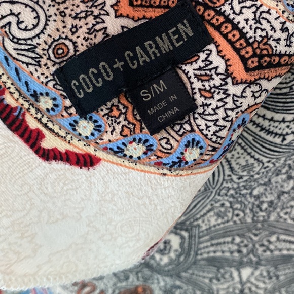 Women’s Coco + Carmen blouse size small - Picture 4 of 6